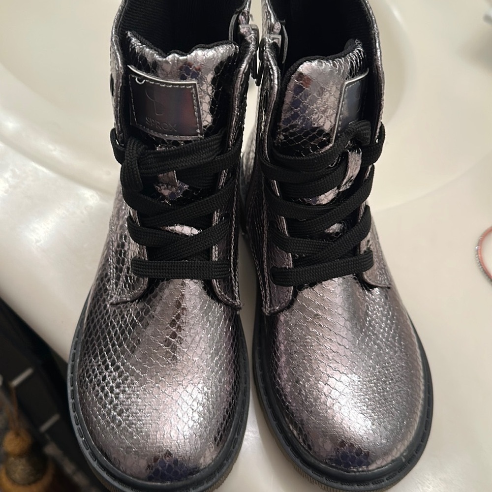 Girls gold boots for any occasion! Dress it up or down, it beautiful.